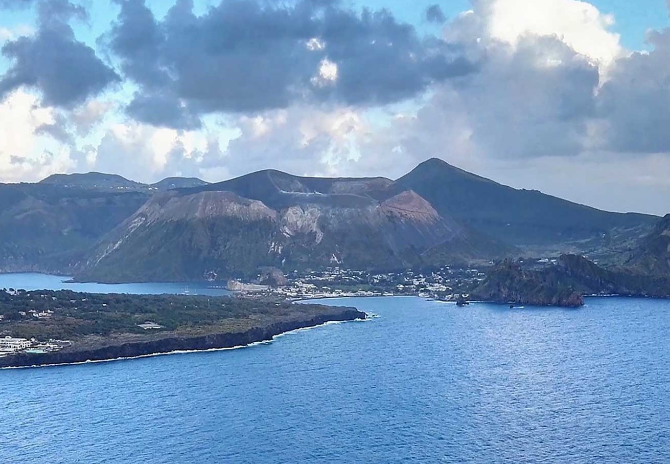 isola di vulcano è allerta musumeci dichiara stato di crisi