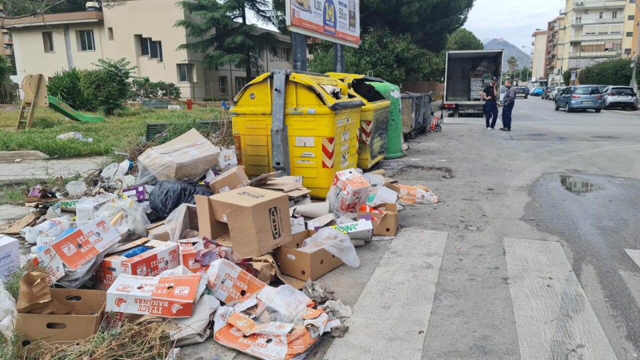 Monnezza a Palermo: “scovato” l'uomo rifiuti di via Tiepolo