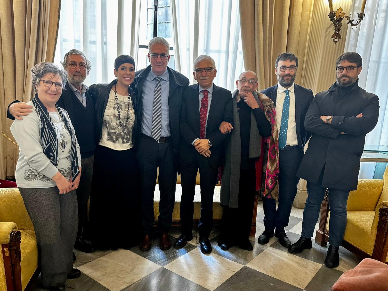 Articolo sull'incontro tra il comitato per l'uguaglianza e il Presidente del Consiglio Comunale, Giulio Tantillo, riguardo la mozione per i diritti dei bambini di coppie omogenitoriali. Un dialogo che apre nuove vie per l'inclusione e la giustizia sociale, segnando un momento significativo nella lotta per l'equità