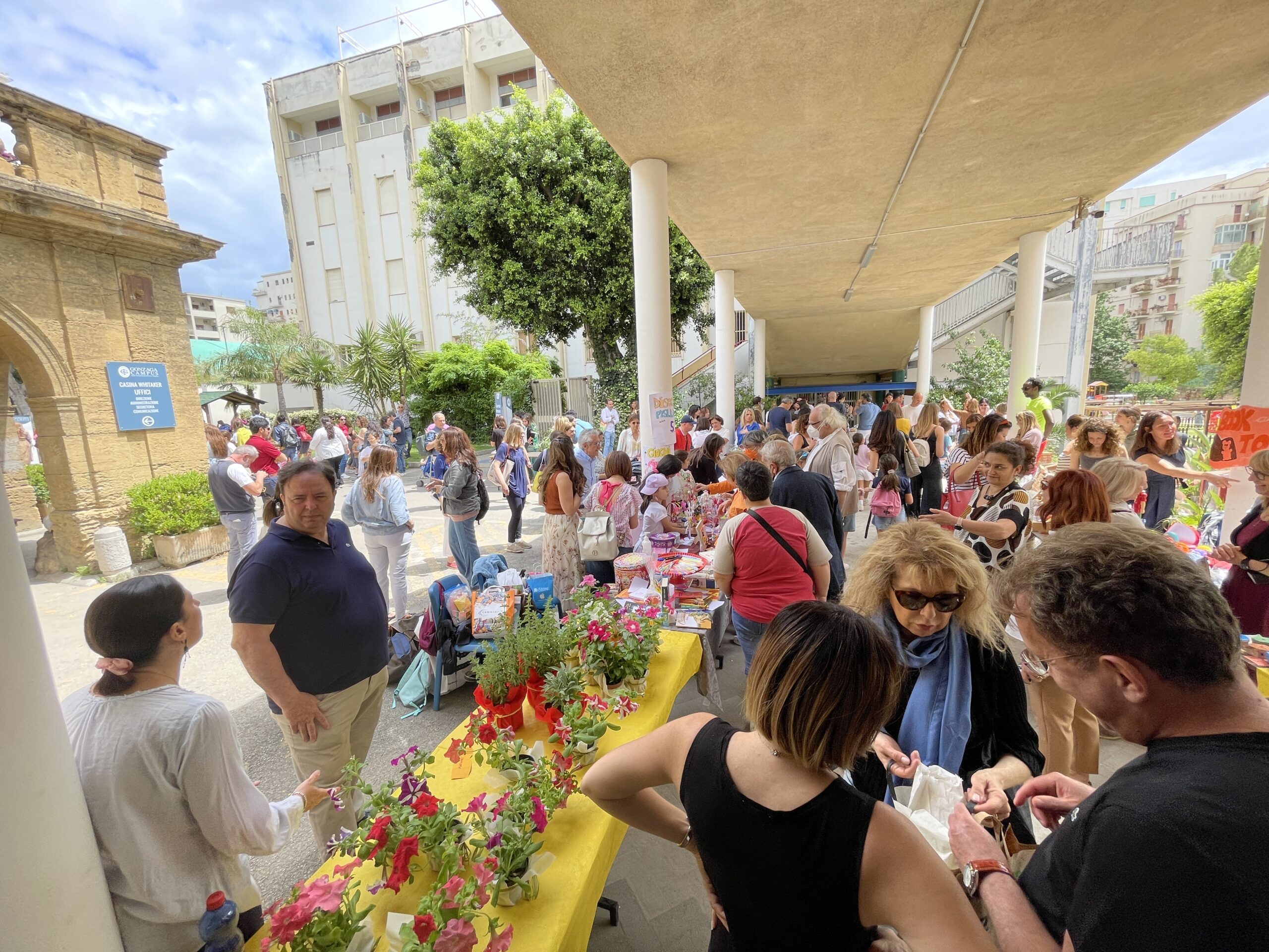 Fiera Missionaria al Gonzaga Campus Sostegno per i piccoli degli slums del Kenya e borse di studio per i giovani più poveri di Palermo