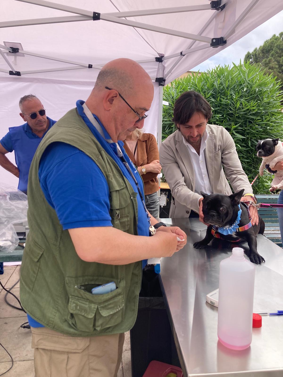 "Una giornata dedicata alla microchippatura degli animali domestici e alla salute dei cittadini a Palermo, con servizi sanitari gratuiti e prevenzione per tutti."