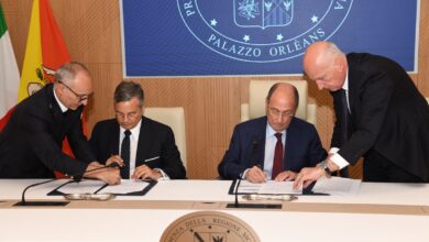 La Regione Siciliana ha siglato una convenzione con Invitalia per la realizzazione di tre nuovi ospedali a Palermo e la ristrutturazione del padiglione A dell'ospedale "Cervello". L'accordo, del valore di 747,7 milioni di euro, mira a migliorare l'infrastruttura sanitaria del capoluogo siciliano.
