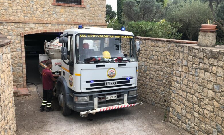 Operazione Fontanelle" a Caltanissetta: distribuiti 149 mila litri d'acqua nel primo giorno per affrontare la grave crisi idrica.