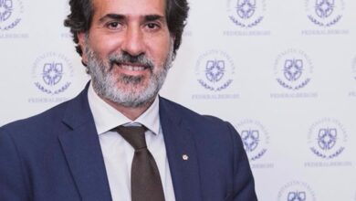 "Nicola Farruggio, leader appassionato del turismo siciliano e presidente di Federalberghi Palermo, lascia un'eredità indelebile nel settore alberghiero.