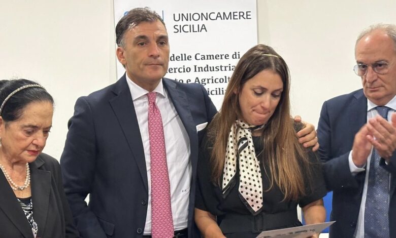 Tamajo onora Nicola Farruggio con il Marchio Ospitalità Italiana a Palermo.